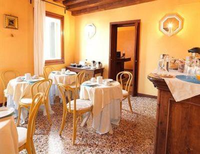 фото отеля Locanda Ai Santi Apostoli