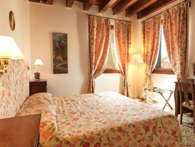 фото отеля Locanda Ai Santi Apostoli