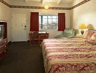 фото отеля Days Inn Costa Mesa-Newport Beach