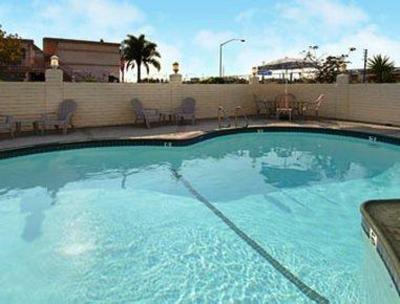 фото отеля Days Inn Costa Mesa-Newport Beach