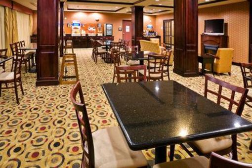 фото отеля Holiday Inn Express Hotel & Suites Denison North