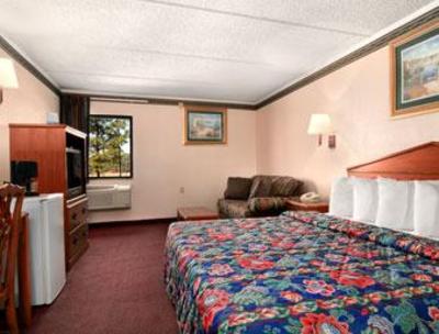 фото отеля Days Inn and Suites Six Flags Atlanta