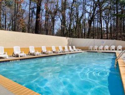 фото отеля Days Inn and Suites Six Flags Atlanta