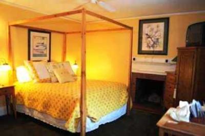 фото отеля Doctor's House Bed and Breakfast of Martha's Vineyard