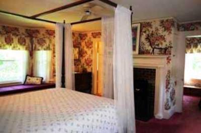 фото отеля Doctor's House Bed and Breakfast of Martha's Vineyard
