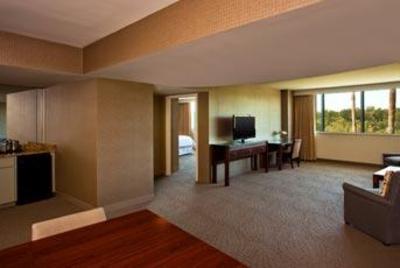 фото отеля Sheraton Tampa East Hotel