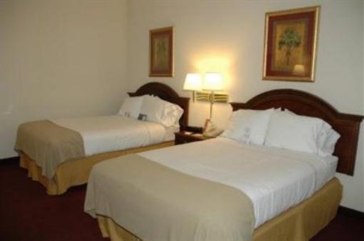 фото отеля Holiday Inn Express Broadway Myrtle Beach