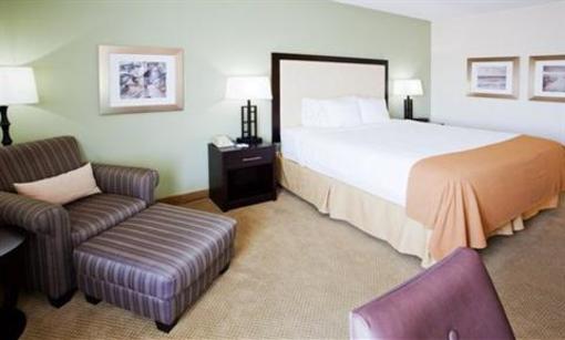 фото отеля Holiday Inn Express Broadway Myrtle Beach