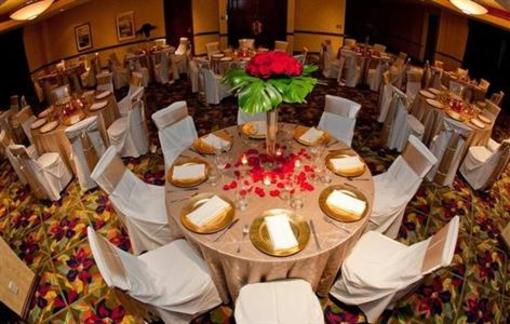 фото отеля Embassy Suites Tampa Airport/Westshore