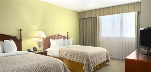 фото отеля Embassy Suites Tampa Airport/Westshore