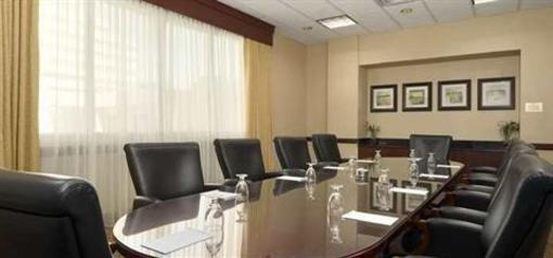 фото отеля Embassy Suites Tampa Airport/Westshore