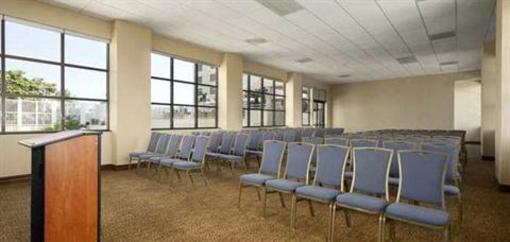 фото отеля Embassy Suites Tampa Airport/Westshore