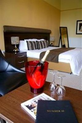 фото отеля Number 10 Hotel