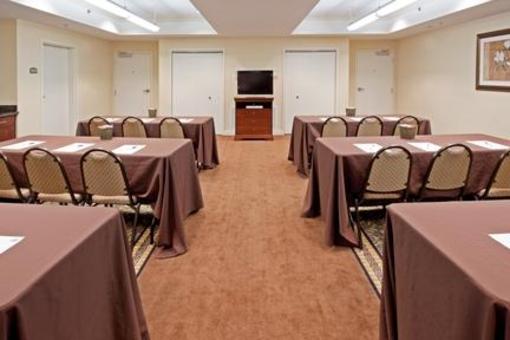 фото отеля Holiday Inn Express Hotel & Suites Binghamton University Vestal