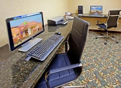 фото отеля Holiday Inn Express Hotel & Suites Binghamton University Vestal