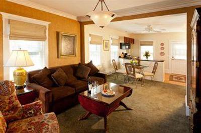 фото отеля Crowne Pointe Historic Inn & Spa