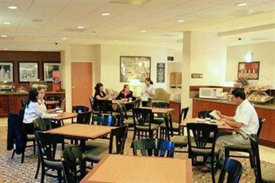 фото отеля Hampton Inn by Hilton Torreon-Airport Galerias