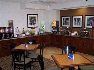 фото отеля Hampton Inn by Hilton Torreon-Airport Galerias