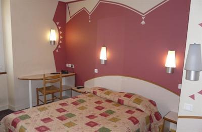 фото отеля Logis Institut Hotel