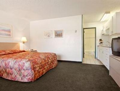 фото отеля Super 8 Village Calgary