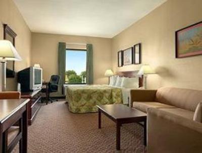 фото отеля Days Inn & Suites Lakeland