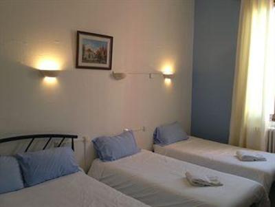 фото отеля Hotel Astoria Carcassonne