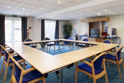 фото отеля Holiday Inn Express Gloucester South