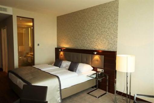 фото отеля Schlosshotel Bad Wilhelmshoehe