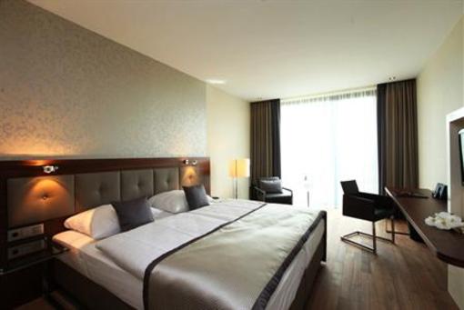 фото отеля Schlosshotel Bad Wilhelmshoehe