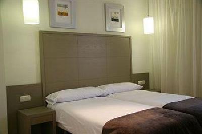 фото отеля Aparthotel Novo Sancti Petri