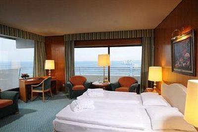 фото отеля Maritim Strandhotel