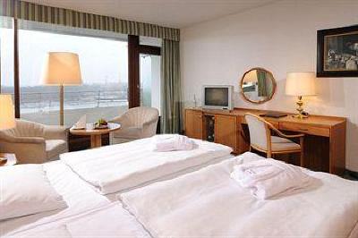 фото отеля Maritim Strandhotel