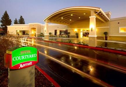 фото отеля Courtyard by Marriott Sacramento Cal Expo