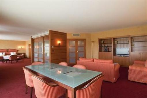 фото отеля Holiday Inn Thoiry Geneva Airport