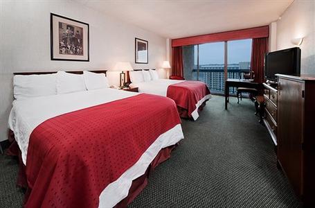 фото отеля Holiday Inn Rosslyn @ Key Bridge