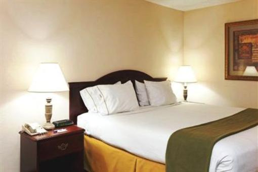 фото отеля Holiday Inn Express Hotel & Suites Hunstville-University Drive