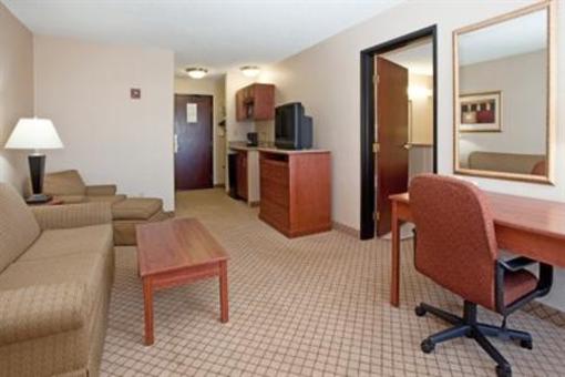 фото отеля Holiday Inn Express Hotel & Suites Garden City