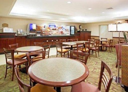 фото отеля Holiday Inn Express Hotel & Suites Garden City