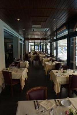фото отеля Hotel Restaurant Du Golf De l'Ailette Chamouille
