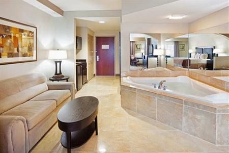 фото отеля Holiday Inn Hotel & Suites Beaufort