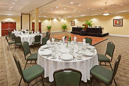 фото отеля Holiday Inn Hotel & Suites Beaufort