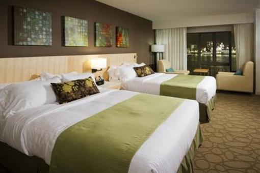 фото отеля Delta Victoria Ocean Pointe Resort & Spa
