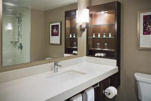 фото отеля Delta Victoria Ocean Pointe Resort & Spa