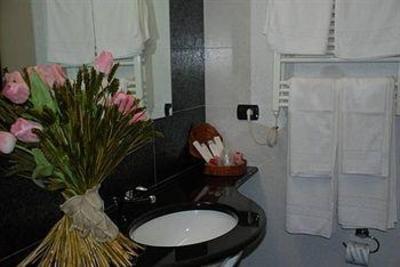 фото отеля Flower Hotel & Motel Pavia