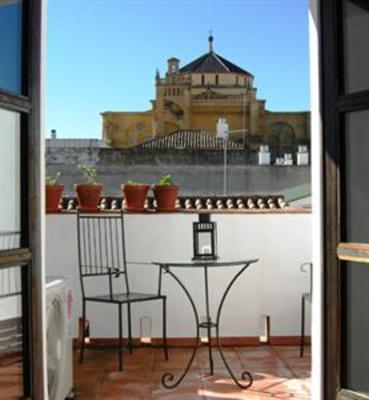 фото отеля Apartamentos Los Patios de la Juderia