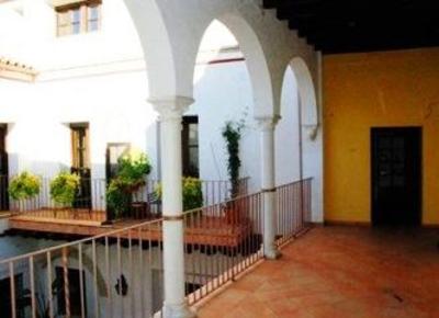 фото отеля Apartamentos Los Patios de la Juderia