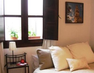 фото отеля Apartamentos Los Patios de la Juderia