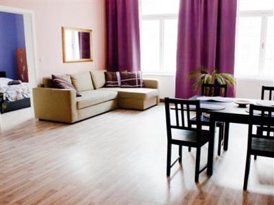 фото отеля Royal Court Apartments