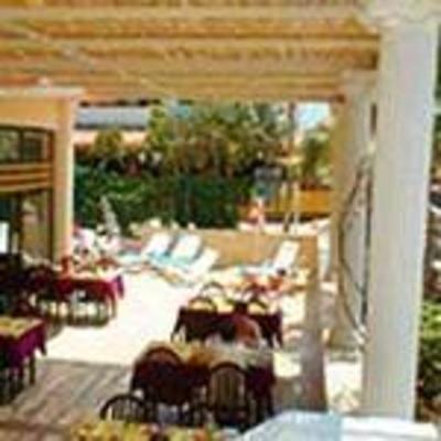 фото отеля Triton Palm Court