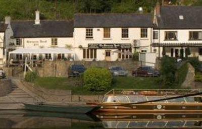 фото отеля The Saracens Head Inn